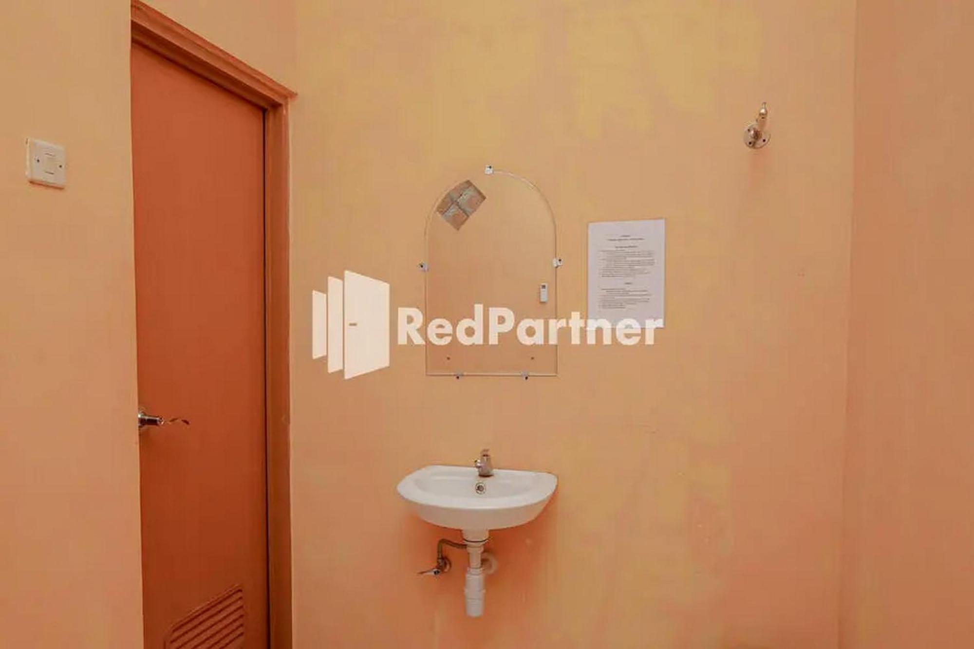 Pondok Damai Guest House Syariah Mitra Reddoorz Cirebon Extérieur photo