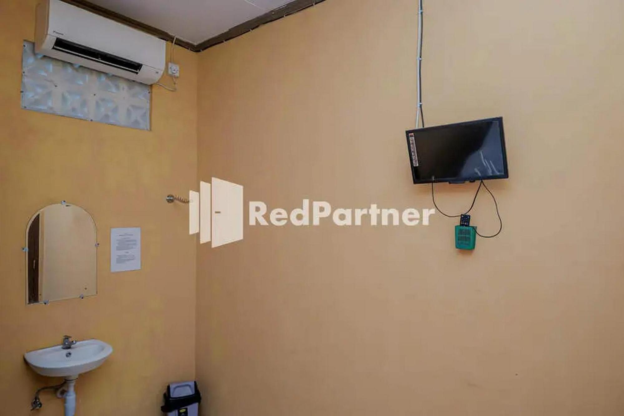 Pondok Damai Guest House Syariah Mitra Reddoorz Cirebon Extérieur photo