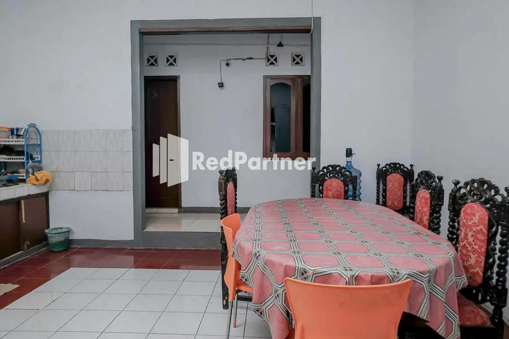 Pondok Damai Guest House Syariah Mitra Reddoorz Cirebon Extérieur photo