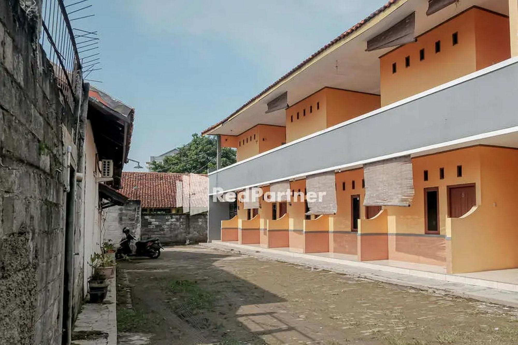 Pondok Damai Guest House Syariah Mitra Reddoorz Cirebon Extérieur photo